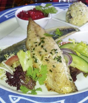 Oban Scomber met rabarber chutney en Schotse ­aardappel­­salade