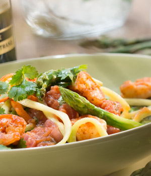 Courgette-pasta met asperges en gamba’s