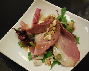 Gerookte eendenborstfilet  met honing- sinaasappeldressing en pistachenootjes