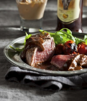 Gebakken ossenhaas met saus van Amarula,  chocolade en chili