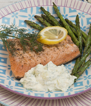 Gegrilde zalmmoot met groene asperges