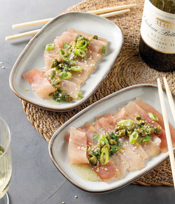 Dungesneden tonijn met  een citroen-muntdressing 