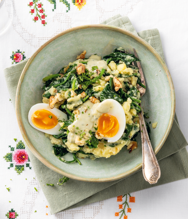 Stamppot met spinazie, ei en bier-blauwe kaassaus 